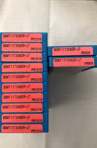 數控刀具批發、加工中心刀具、金屬加工刀具、外圓車刀、內孔車削、切斷刀、切槽刀、端面切槽刀、螺紋車刀、螺紋銑刀、方肩銑刀、面銑刀、高進給銑刀、銑槽、倒角銑削、U鉆、可轉位刀片鉆頭、可換頭鉆頭、硬質合金鉆頭、粗鏜刀具、精鏜刀具、立銑刀、絲錐、鉸刀廠價直銷。